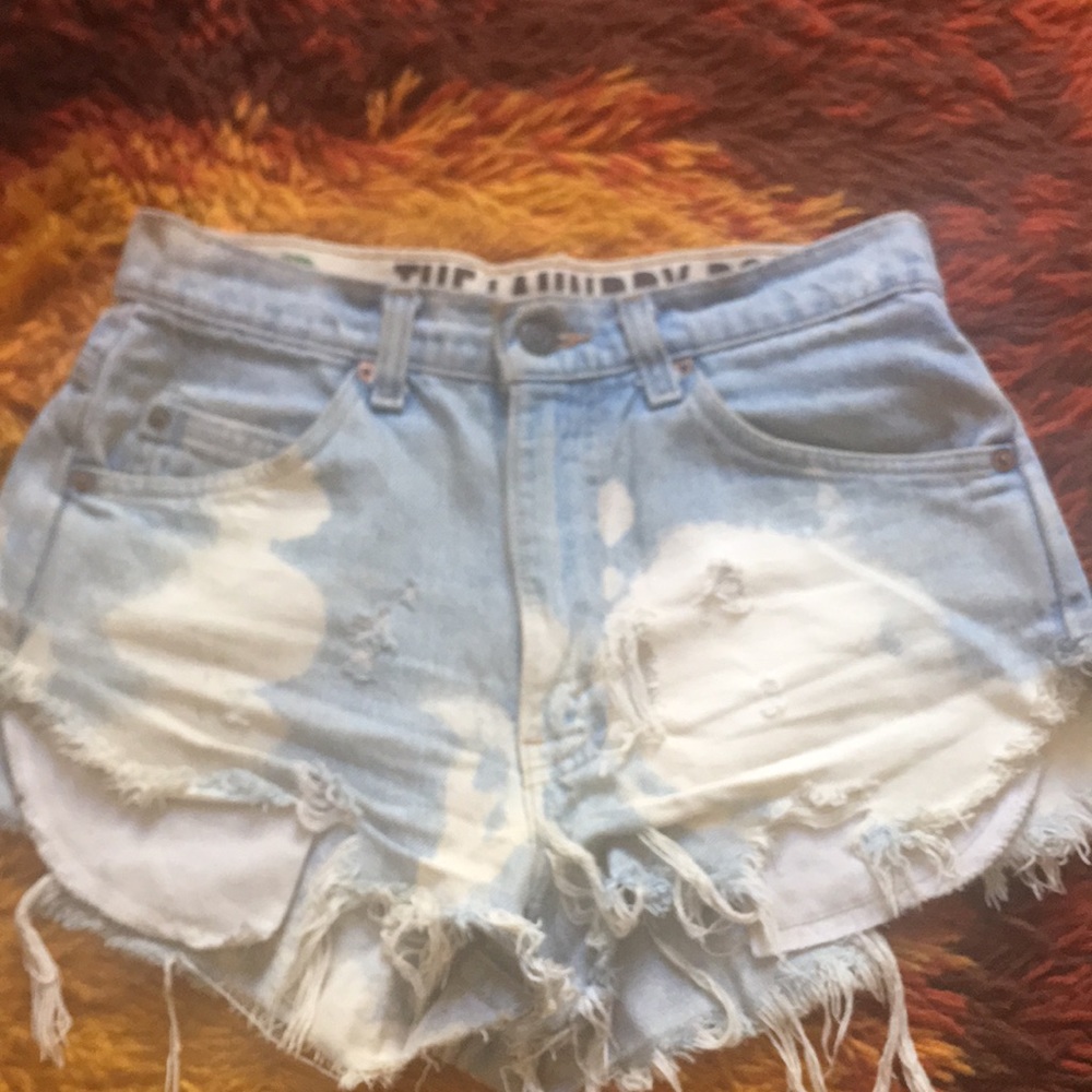 Levi shorts by THE LAUNDRY ROOM